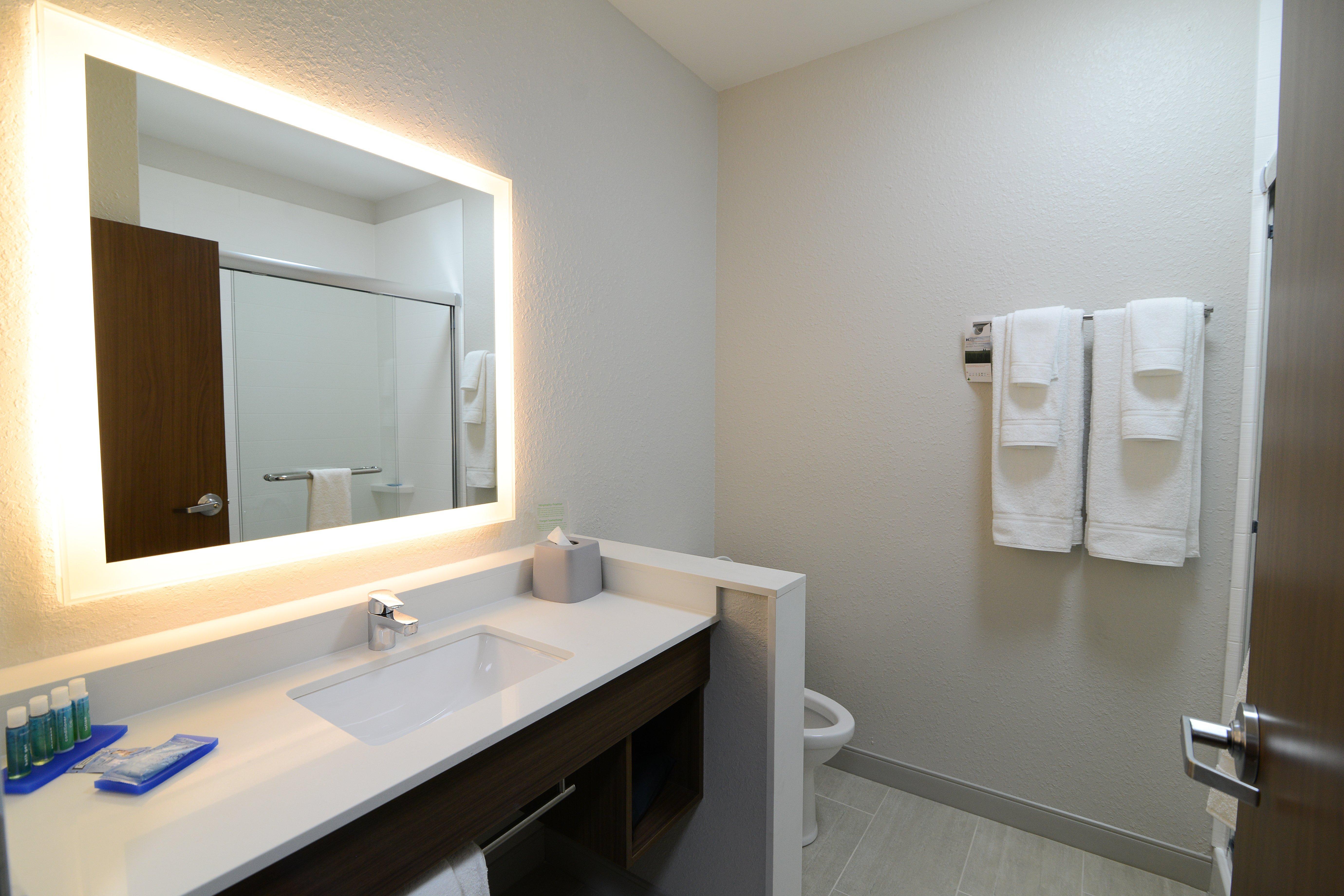 Holiday Inn Express & Suites Chicago North Shore - Niles By Ihg Экстерьер фото