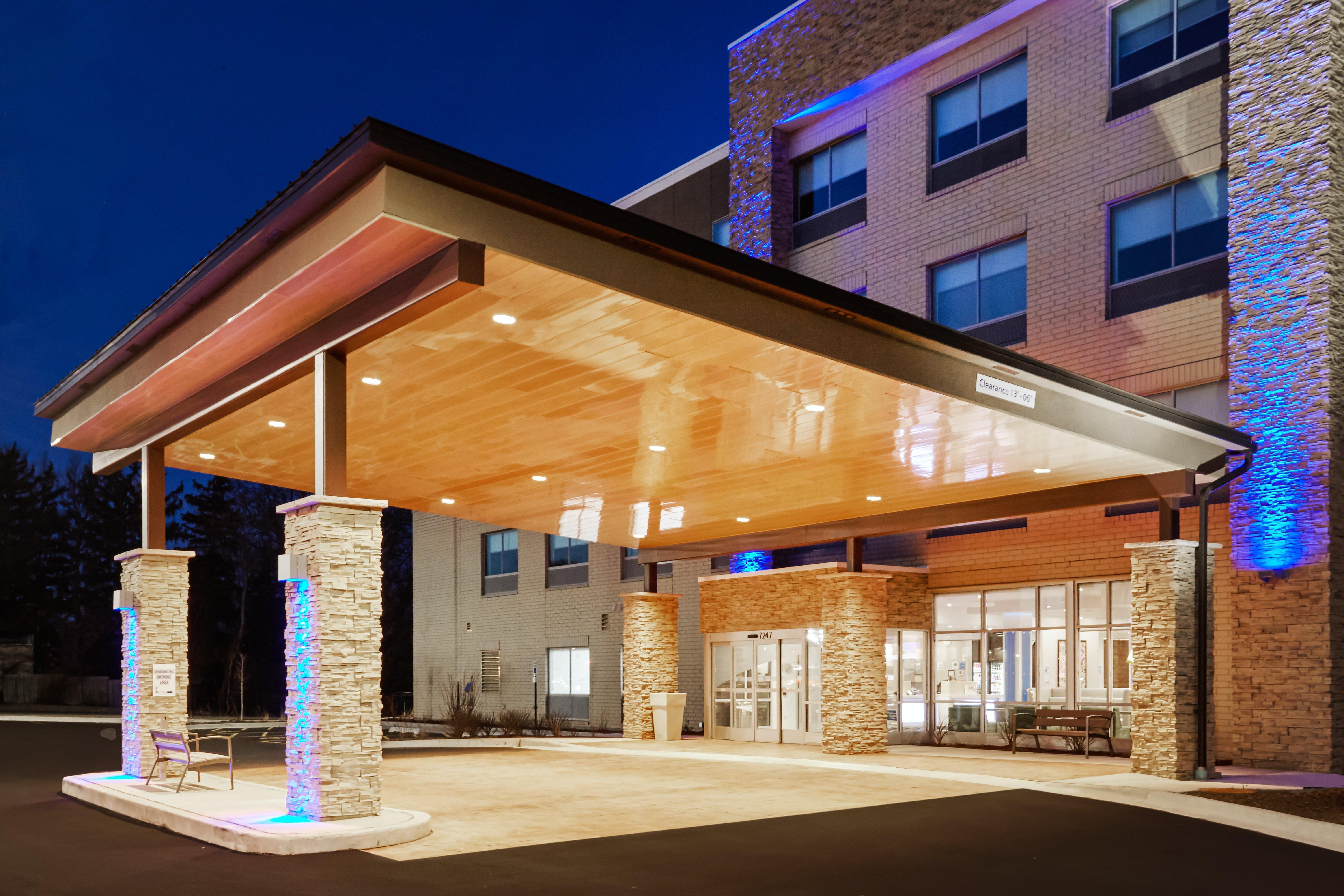 Holiday Inn Express & Suites Chicago North Shore - Niles, An Ihg Hotel Экстерьер фото