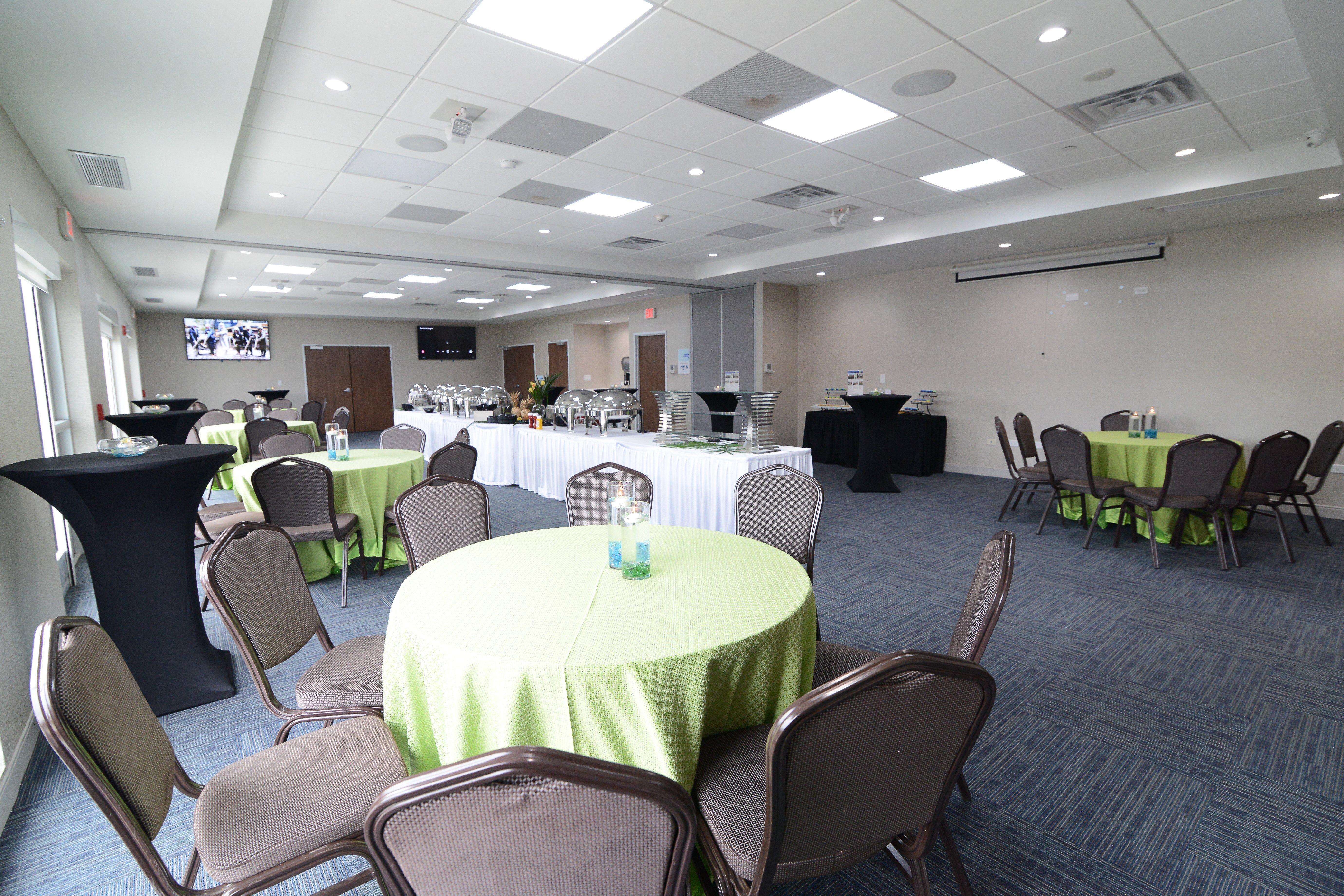 Holiday Inn Express & Suites Chicago North Shore - Niles By Ihg Экстерьер фото