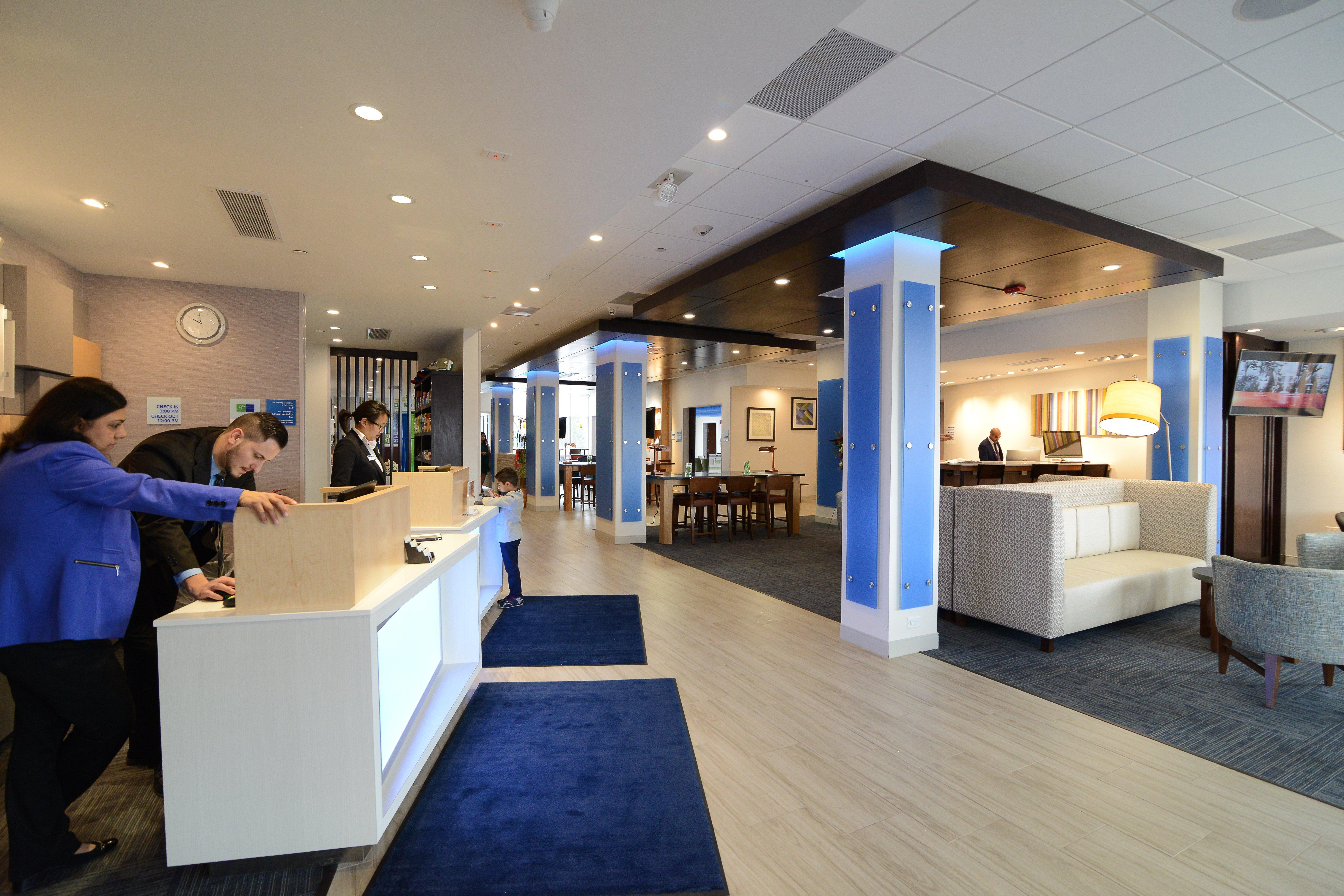 Holiday Inn Express & Suites Chicago North Shore - Niles By Ihg Экстерьер фото