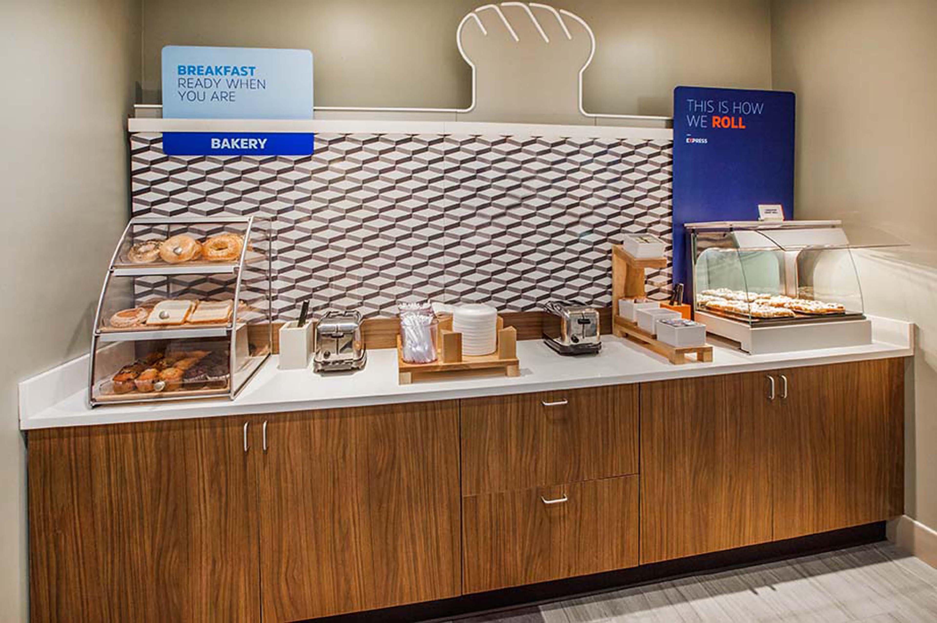 Holiday Inn Express & Suites Chicago North Shore - Niles By Ihg Экстерьер фото