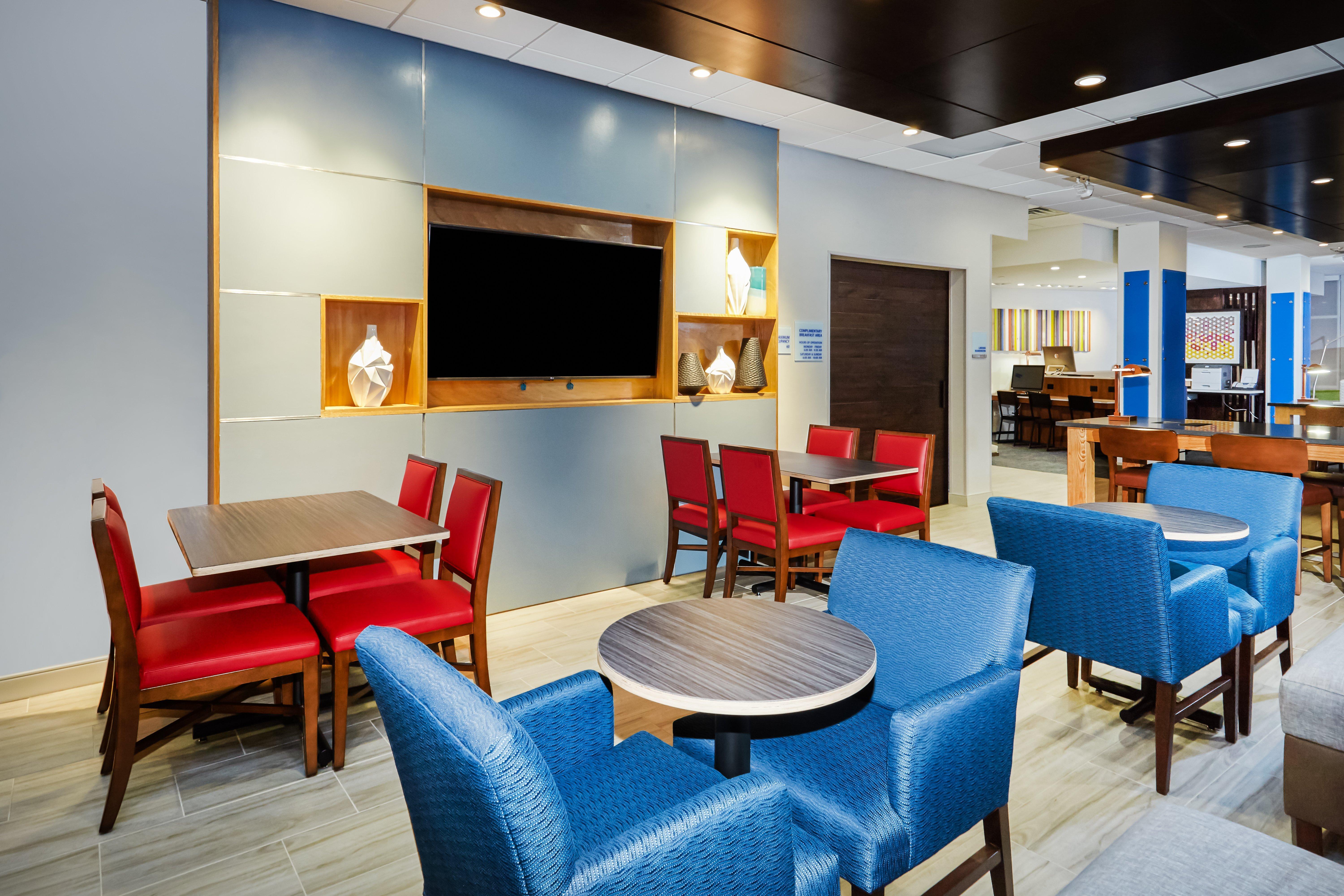 Holiday Inn Express & Suites Chicago North Shore - Niles By Ihg Экстерьер фото