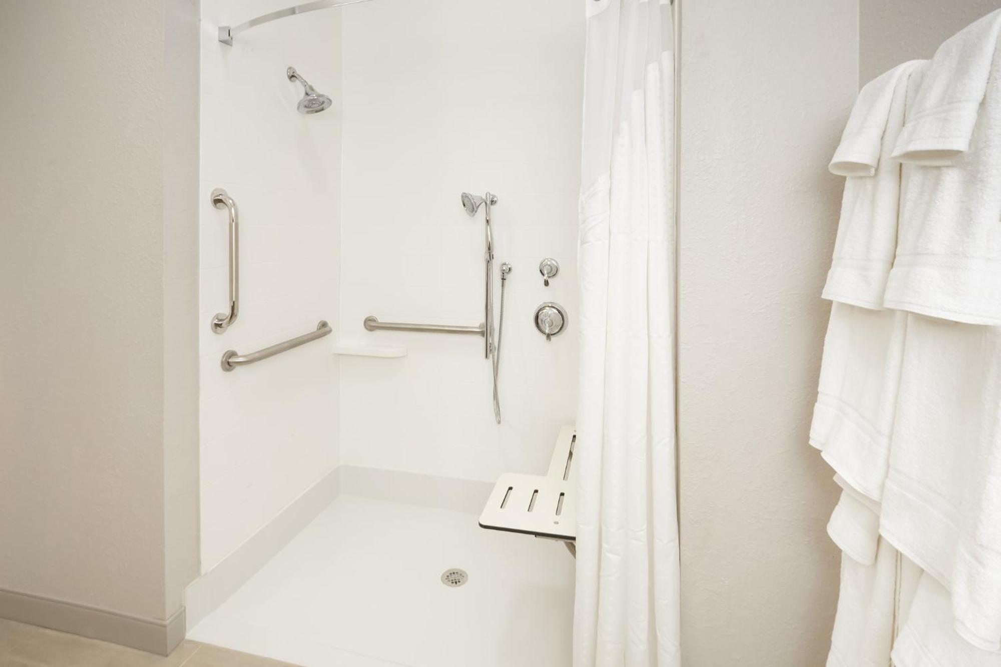 Holiday Inn Express & Suites Chicago North Shore - Niles By Ihg Экстерьер фото
