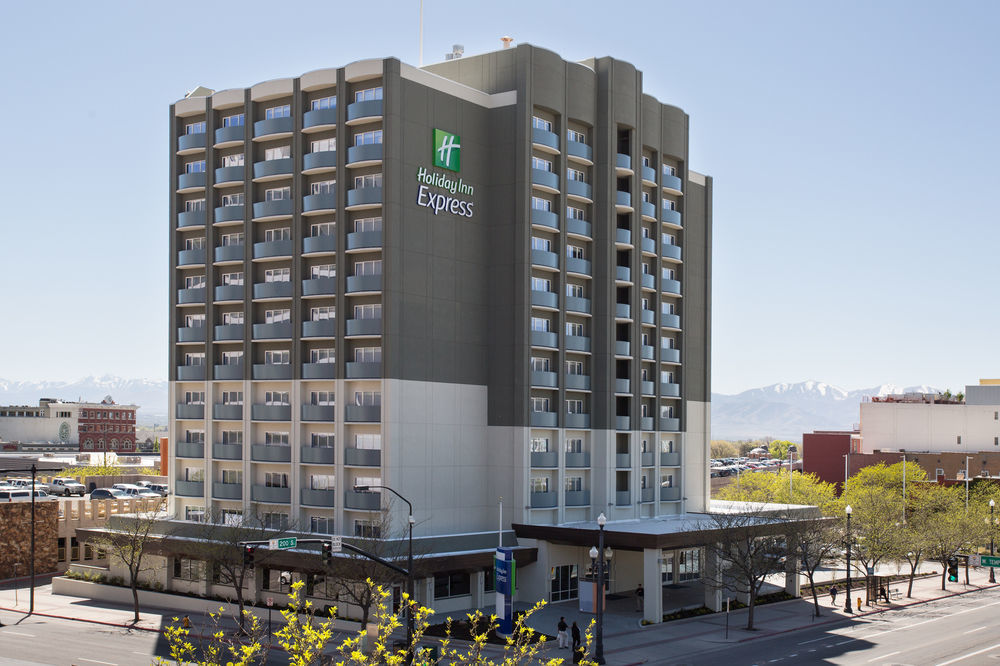 Holiday Inn Express & Suites Chicago North Shore - Niles By Ihg Экстерьер фото