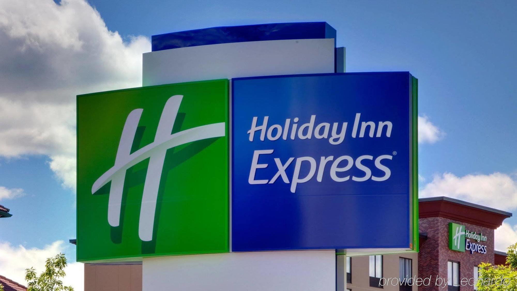 Holiday Inn Express & Suites Chicago North Shore - Niles By Ihg Экстерьер фото