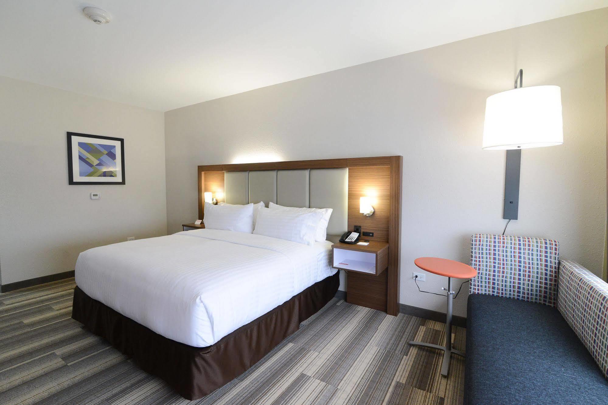 Holiday Inn Express & Suites Chicago North Shore - Niles By Ihg Экстерьер фото