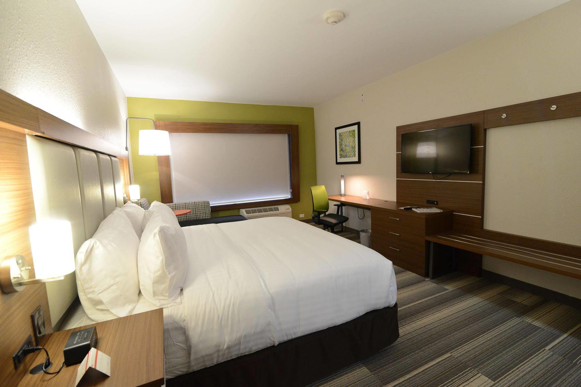 Holiday Inn Express & Suites Chicago North Shore - Niles, An Ihg Hotel Экстерьер фото