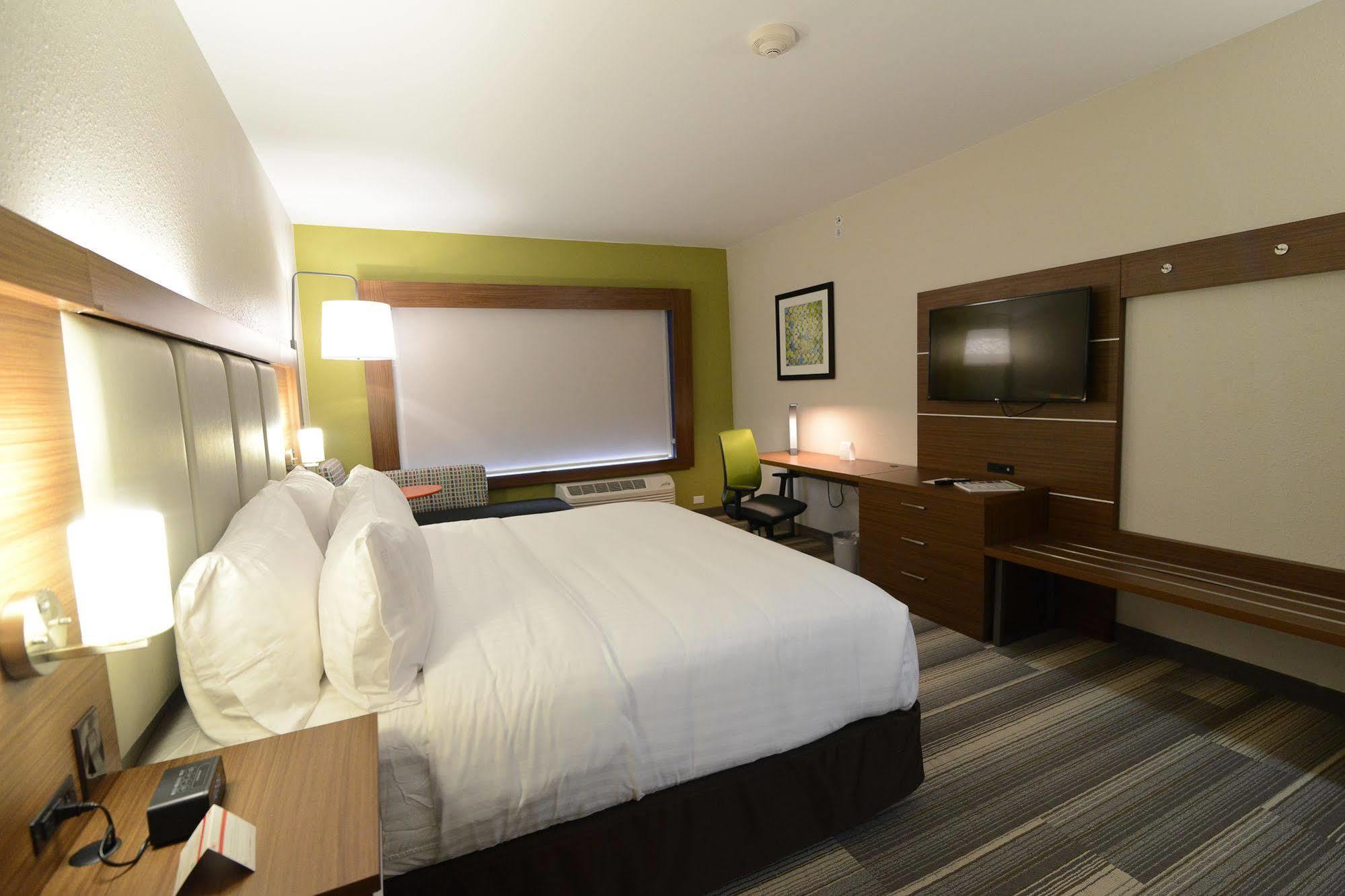 Holiday Inn Express & Suites Chicago North Shore - Niles By Ihg Экстерьер фото